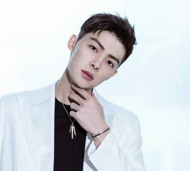 生活用品当健身器材用,张铭恩的健身增肌塑形之路了解学习一下_体式