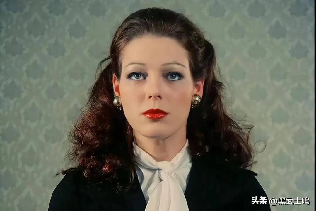 《v娘的故事》,x版《白日美人》.