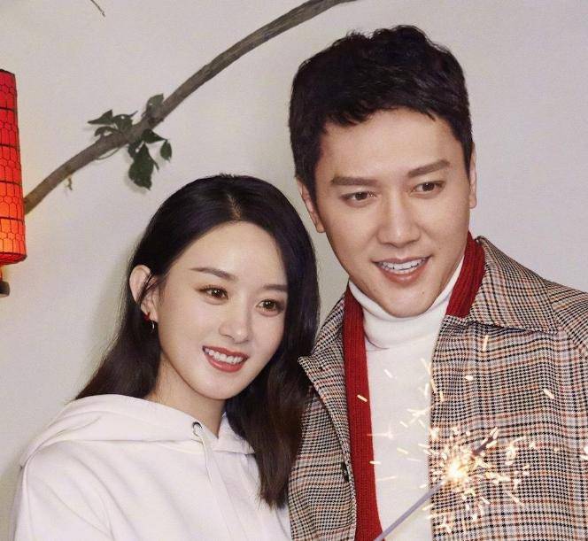 赵丽颖冯绍峰首次合体带娃!穿情侣t恤疑复婚,baby杨幂酸了!