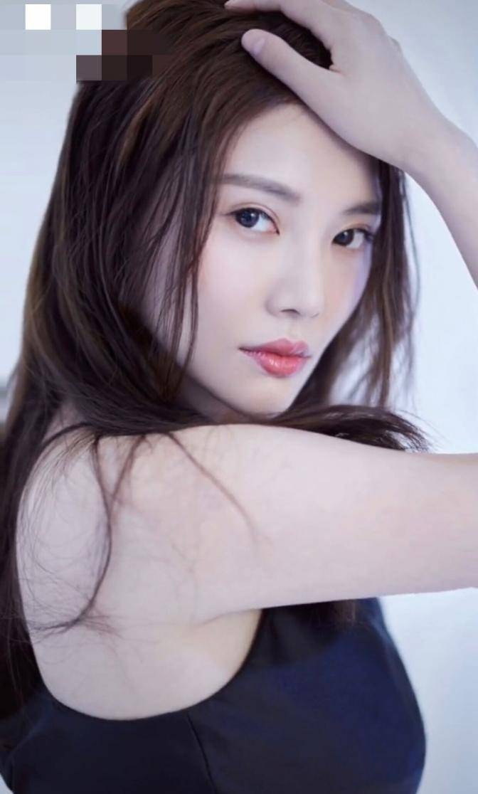 "大嫂"徐冬冬暴瘦20斤后现身,身材恢复s曲线!