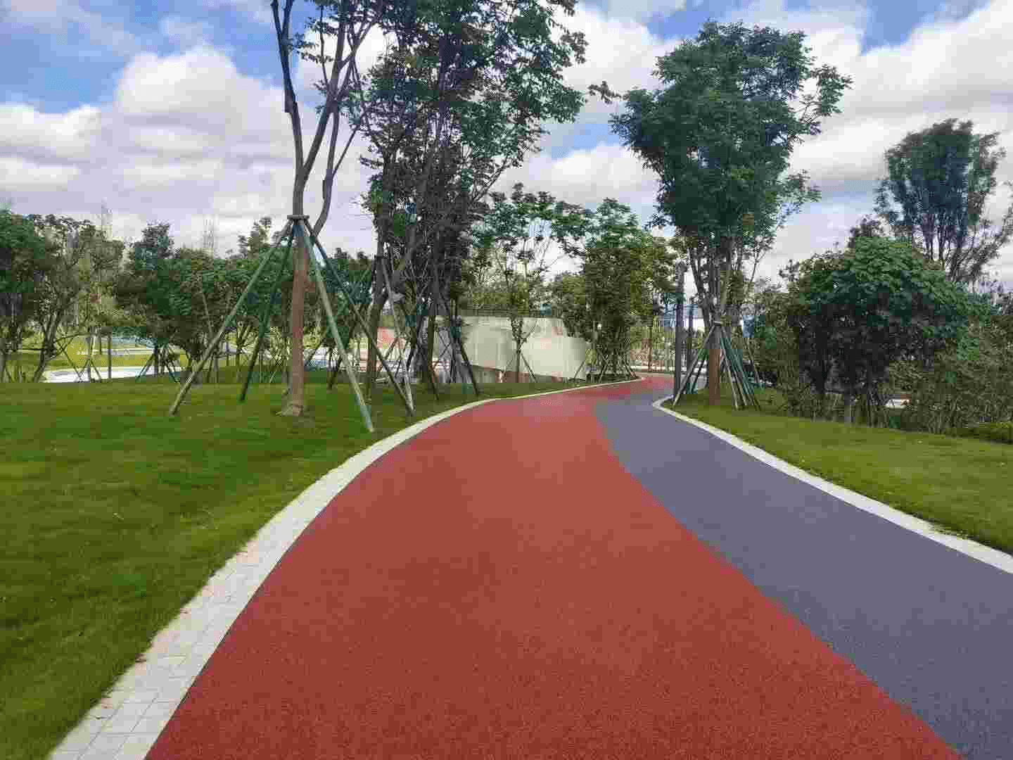 透水混凝土路面施工流程,公园透水路面,彩色沥青路面_道路_骨料_养护