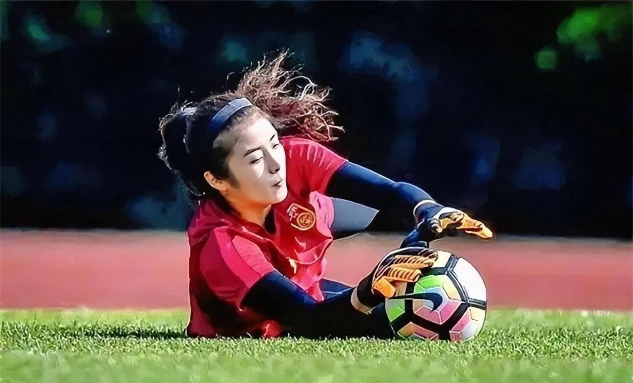 女足最美门将赵丽娜:颜值气质身材在线,1.