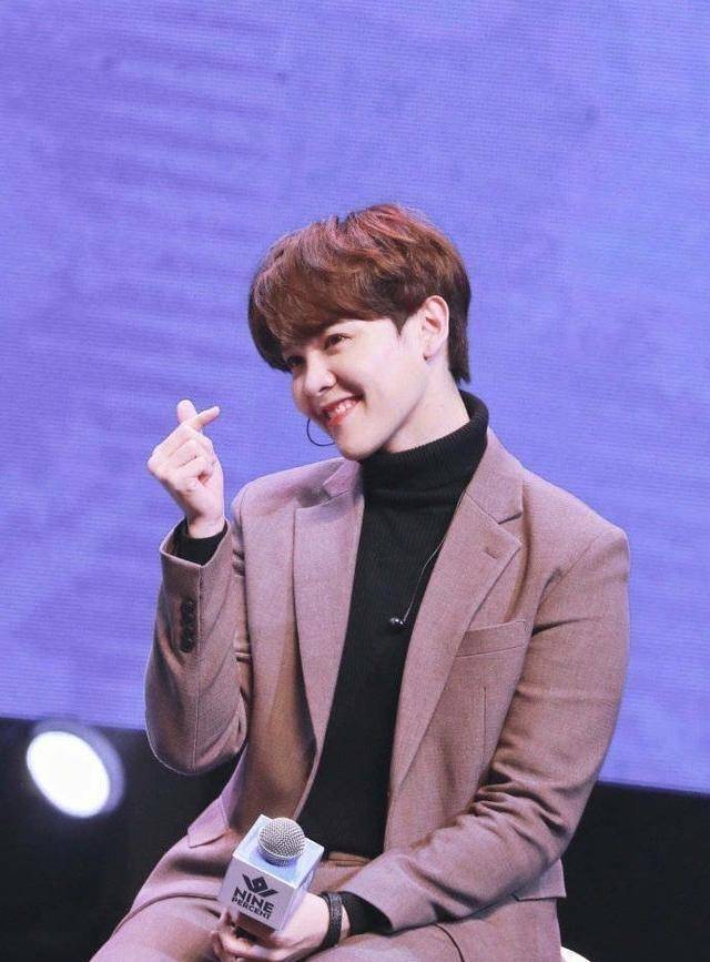 尤长靖现场比心你收到了吗?