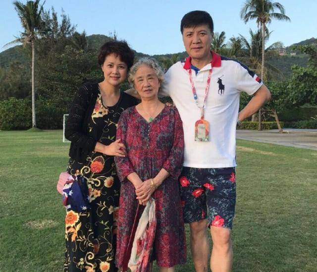 这一家四口绝了,爸爸是双影帝,妈妈是一级演员,儿女颜值爆表_刘之冰