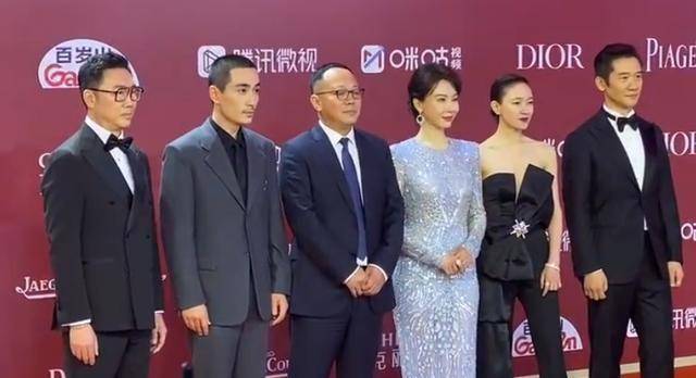 上海电影节:吴磊张子枫低头耳语,胡军刘烨合体,倪妮踩恨天高_周冬雨