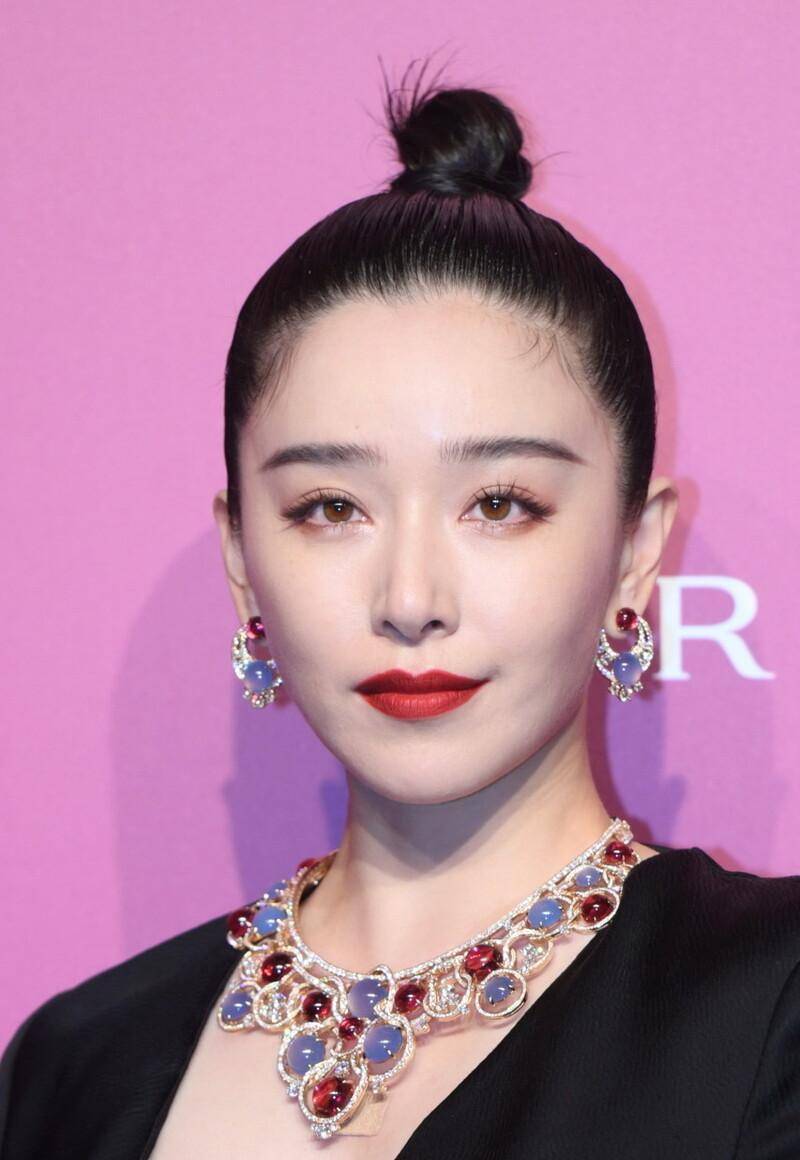 阚清子晒身份证向尚雯婕玲花自我介绍,阚清子也是一股清流了_样子