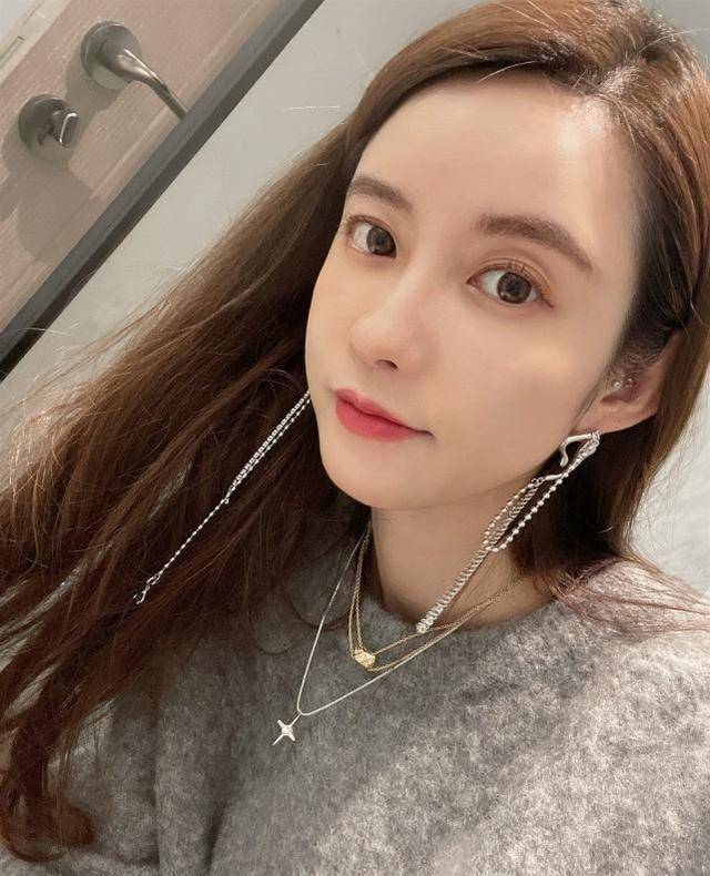 张大奕晒照总裁蒋凡出镜,发布时间爱意满满_头像_反射_花花