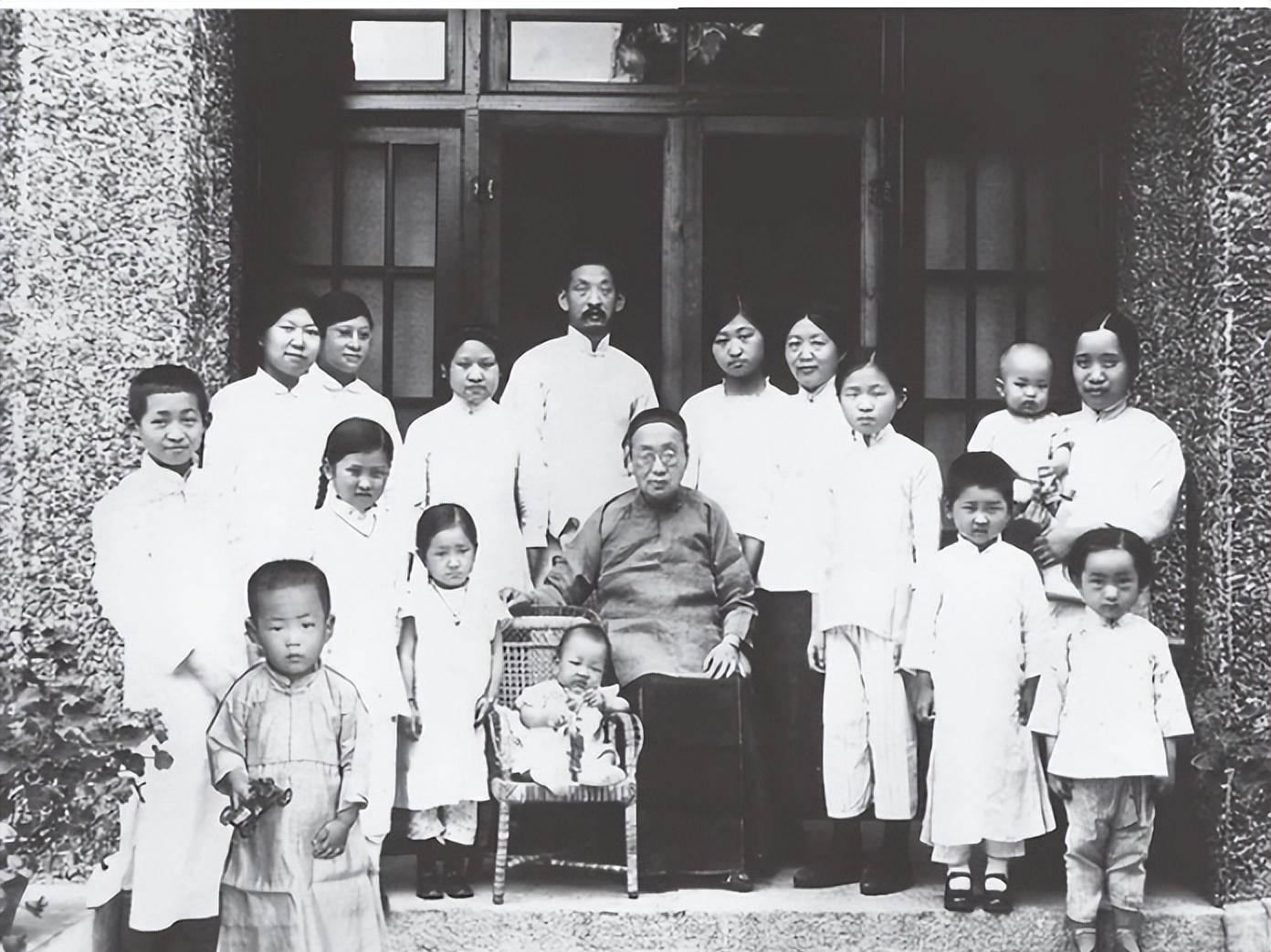 出现人才井喷,为中华近代史,是王氏数百年最突出的一代,她领导影响下