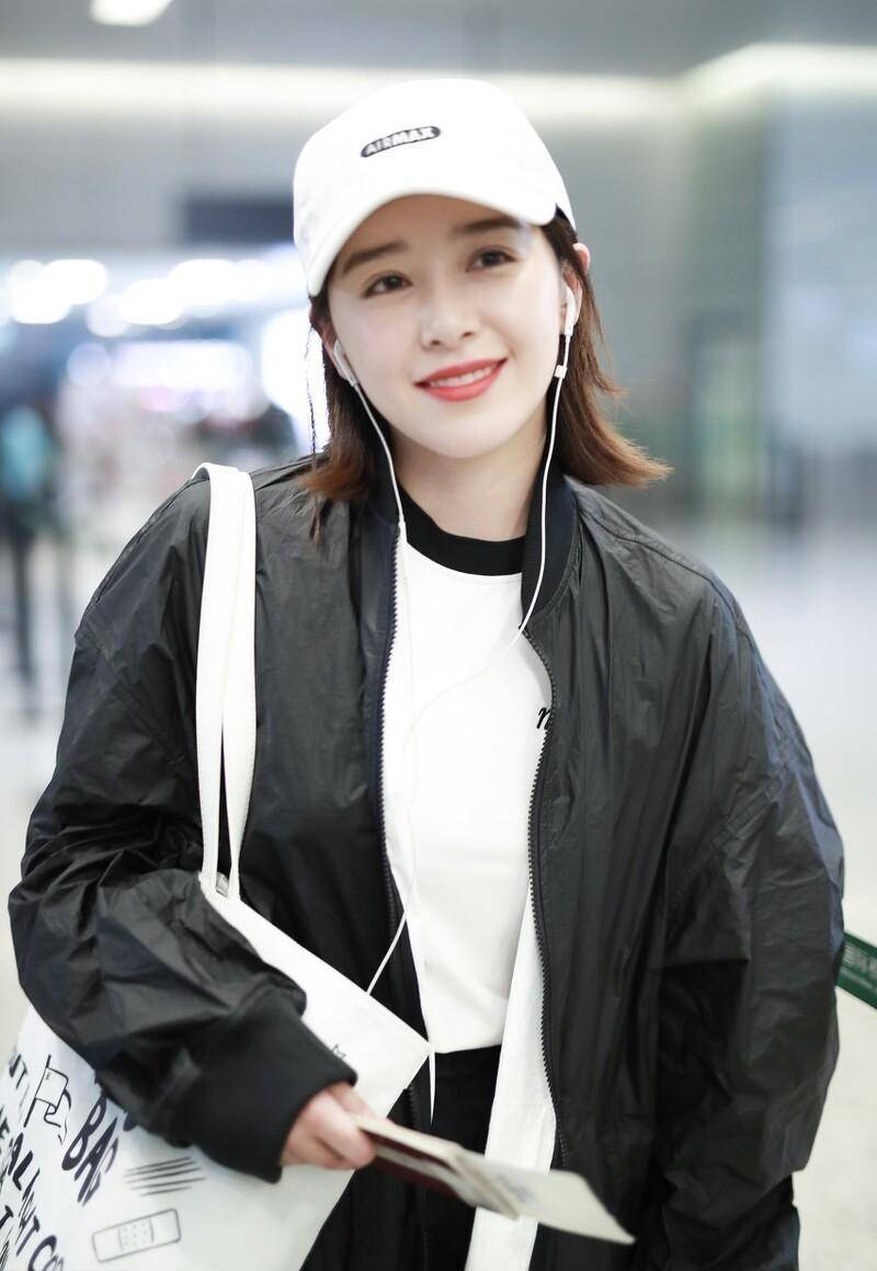 阚清子晒身份证向尚雯婕玲花自我介绍,阚清子也是一股清流了_样子