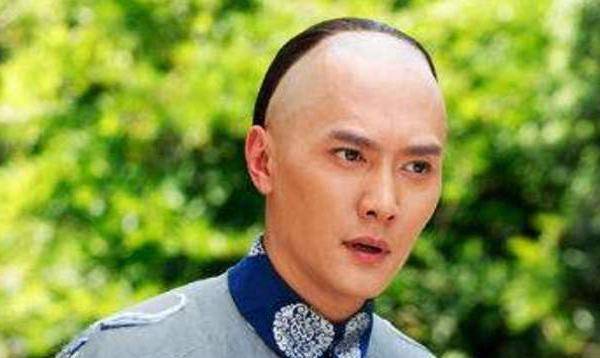 剃光前面头发,留下辣眼的辫子头,清朝为何会选择这么丑的发型?