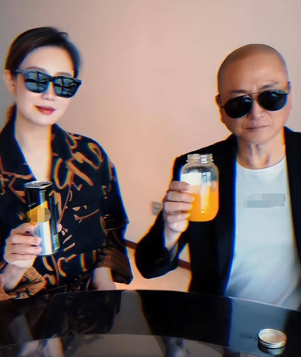 63岁汤镇业为二婚妻子庆生!