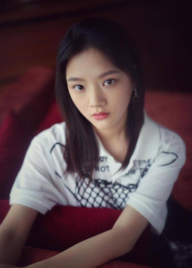 田曦薇李兰迪,两大95后甜美小花隔空较量,你站谁?_知名度_角色_思和
