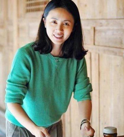 孙莉下厨做甜点,黄磊全程跟拍怼脸颜值在线,孩子们围观等待_视频_多多