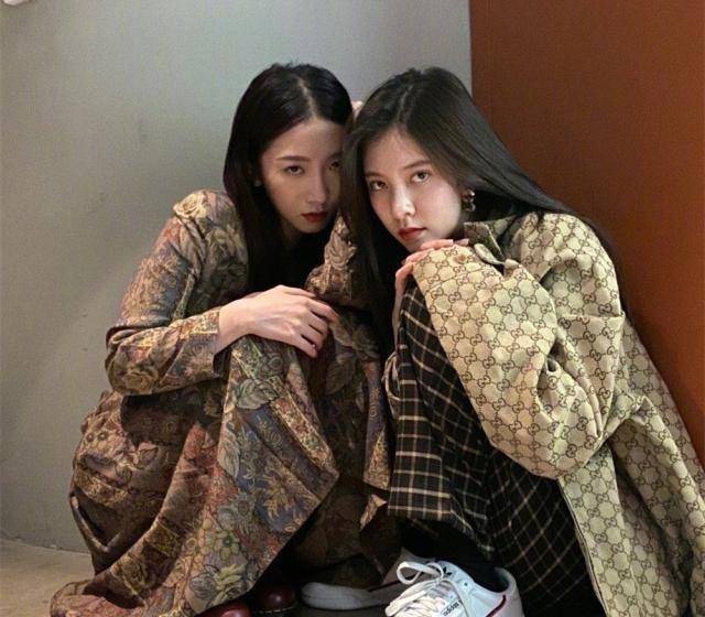 宋妍霏为孟美岐庆生,两人穿同色系搭配秀姐妹情,闺蜜装太惹眼了_造型