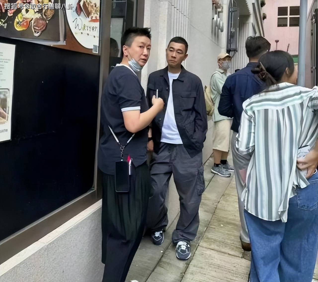 陈冠希陈小春街头热聊,梦回《头文字d》,宋威龙陈仟钰同回酒店_网友