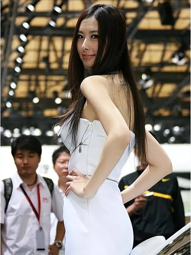 中国车展五大最惊艳美女模特！她们魔鬼身材性感火辣