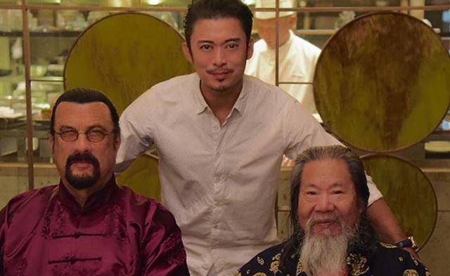 他是李小龙挚友,因样貌丑陋几乎演配角,儿子却成了一代巨星_樊梅_功夫