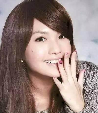 杨丞琳1984年出生于台北,但其祖籍在广东,父母也皆是广东人,杨丞琳也