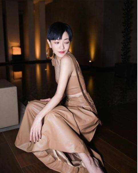 《再见恋人》中,面对李维嘉琦追问感情现状时,郭采洁说:你们说吧