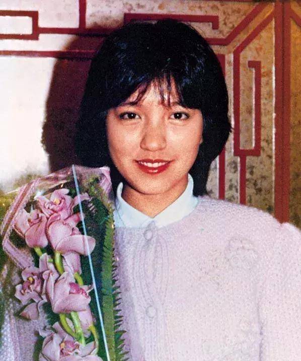 就是汇集了"中环三剑侠"——张国荣,陈百强,钟保罗的青春片《失业生》