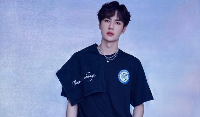 王一博掌厨像接生,菜糊了水在电磁炉上沸腾行为危险,被吓出颤音_大厨