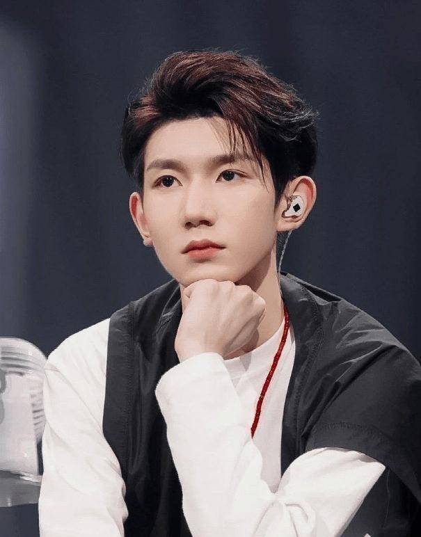 按照已知的演员阵容看来,王源和于和伟应该就是影片中的父子了,单从