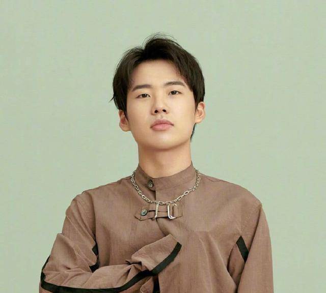 王惠生日宴的合影,竟看清德云社众生百态,张云雷,郭麒麟惹热议_郭德纲