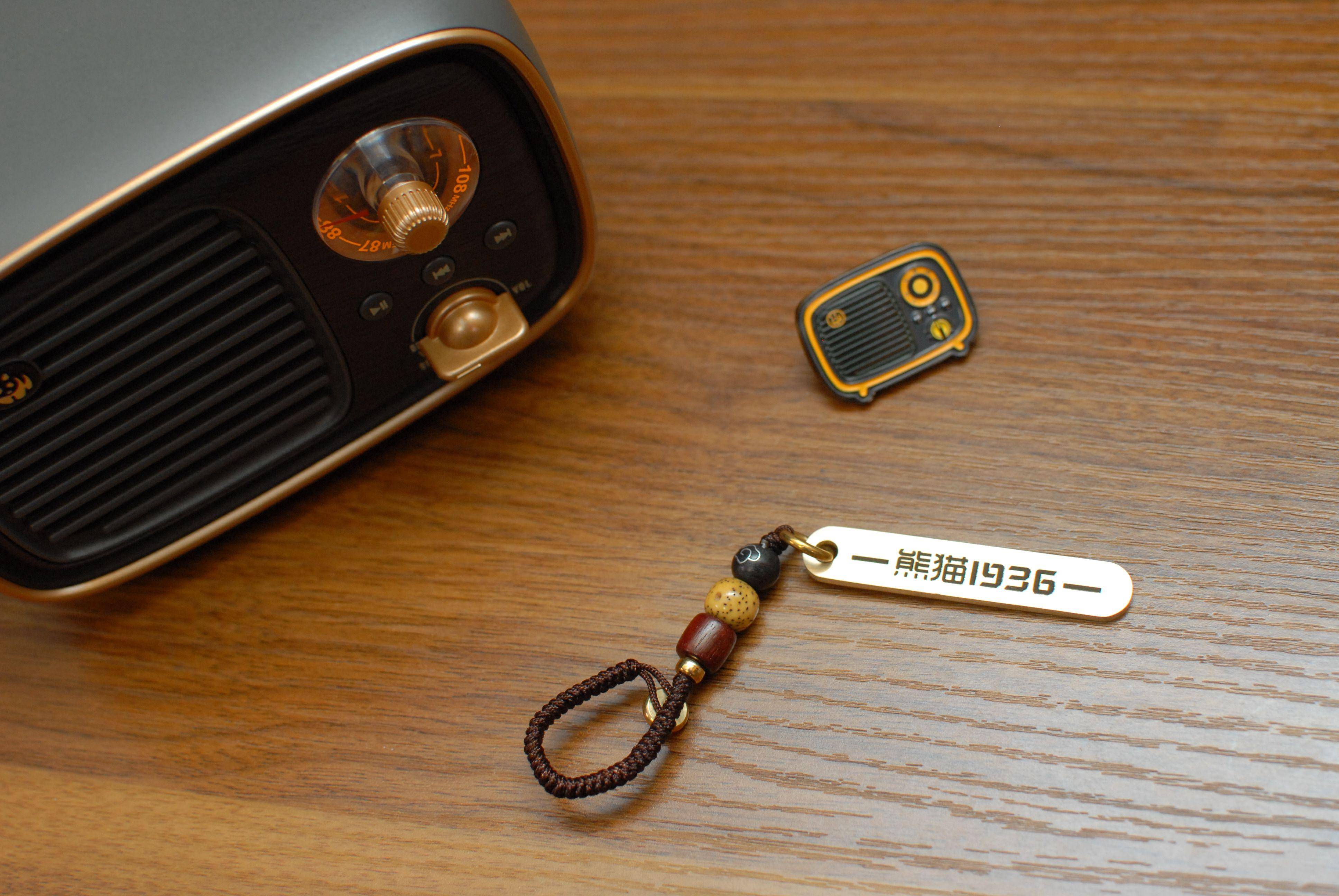 经典复刻成为潮人们的娱乐中心：熊猫1936 D36复古收音机蓝牙音箱