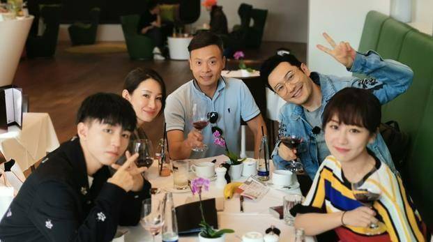 王俊凯临走前再三叮嘱:记得得让他多休息,他真的太辛苦了!