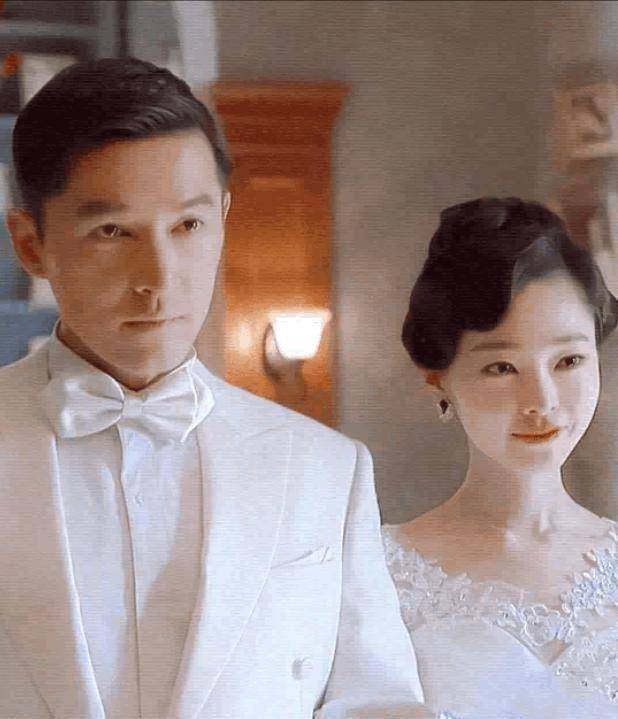 伪装者里明台于曼丽6年后同框,分手12年,胡歌再遇意难平薛佳凝_宋轶