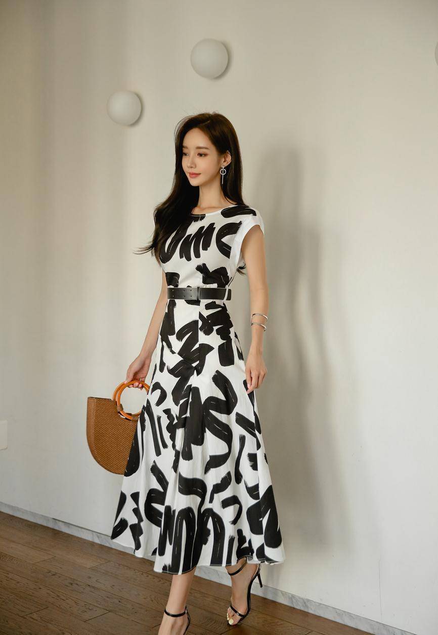 拓花气质长裙,黑白经典搭配,简单又显气质_女生_黑色_连衣裙