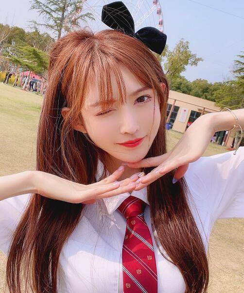 王羽杉公开点评打赏大哥,提到榜一土豪时,犹豫说出只是见过面_评价