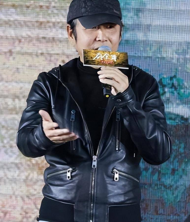 陈道明才是"反油腻"男人:67岁穿着得体精神足,时髦不输小鲜肉_黑色