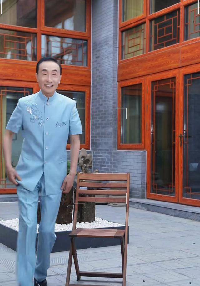 巩汉林罕晒一家合影!