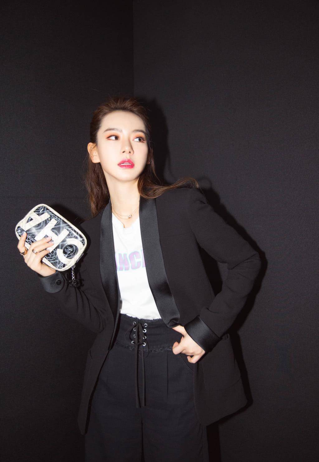 戚薇也是照骗?精修瘦成闪电转眼就胖成球,确定不是两个人吗?