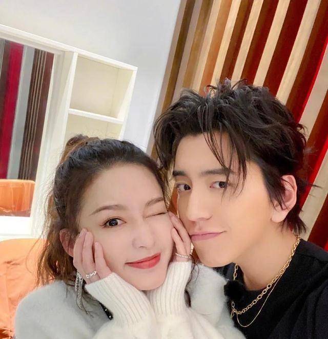 王大陆回应节目上抱李沁,被网友怼:尊重女性,只是一句空话吗?