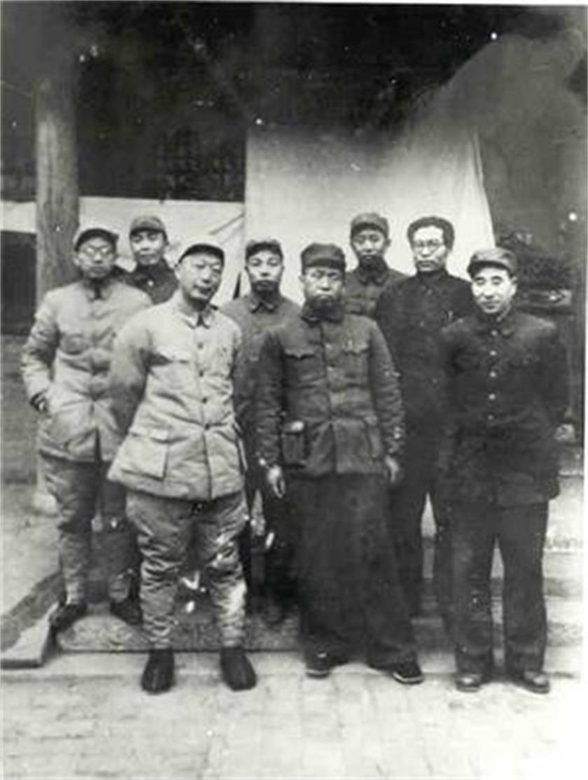 1945年罗荣桓去东北，被手下司令员傲慢对待，事后他如何处理的？