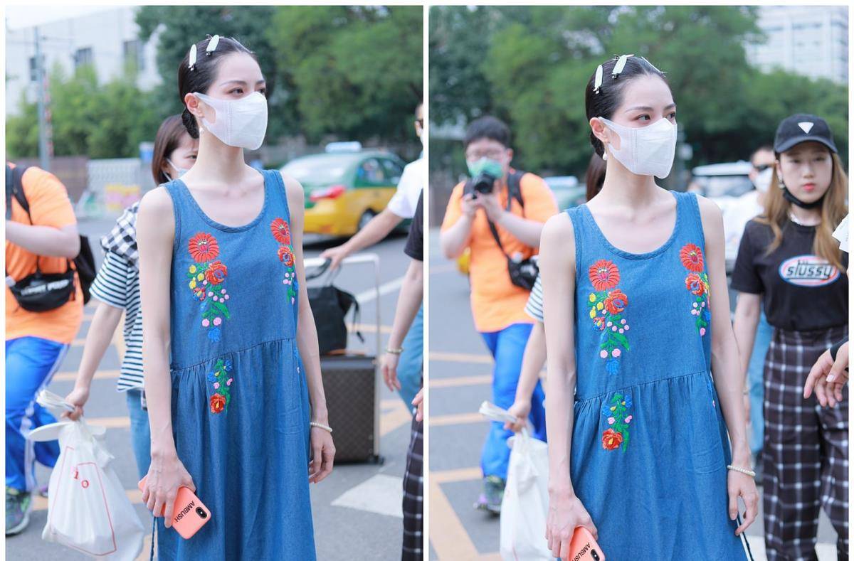 李现前女友私服太"少女",看着也就十八九岁的样子,一脸清纯相_裙子