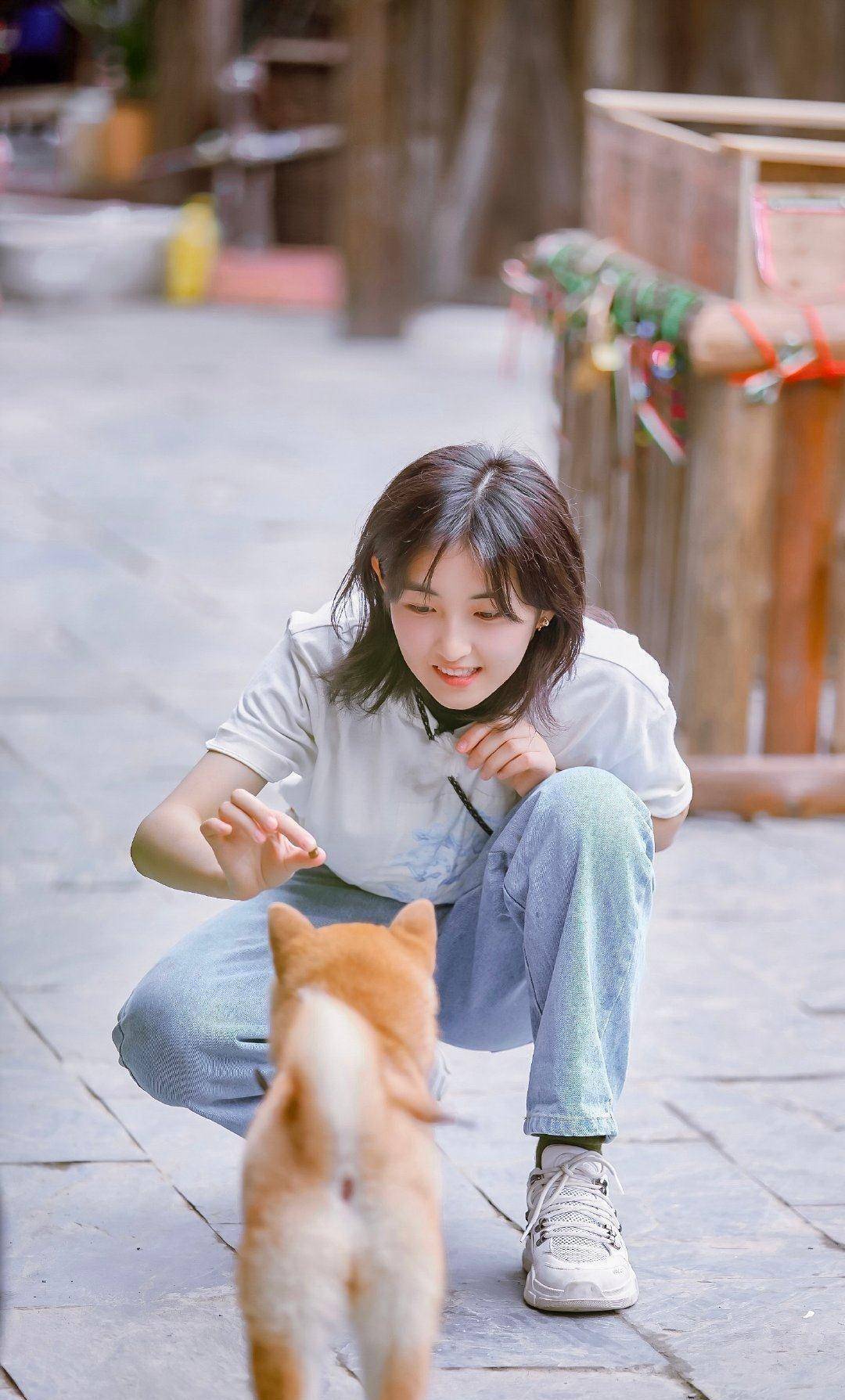 吴磊拥抱张子枫,谁注意到吴磊还劈叉了?