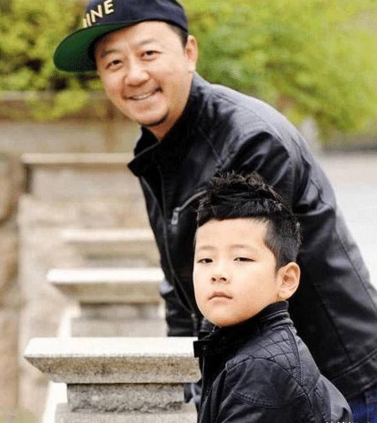 他长相磕碜,演技不咋地,却娶了小17岁的娇妻,如今儿女是他的骄傲_郭涛