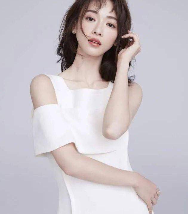 由吴谨言,殷桃,何润东等主演的职场励志奋斗剧《正青春》正在热播.