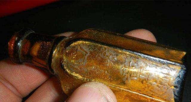 云南白药创始人:台儿庄战役捐三万瓶百宝丹,因拒交秘方死在牢里_曲