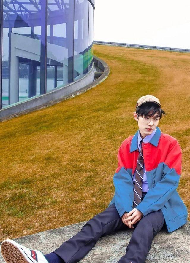 肖战自律的可怕,为维持体重,出差都不忘带上体重秤_减肥_身材_上镜