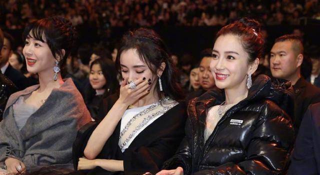 肖战王一博微博之夜同台,徐峥后台闹乌龙,杨紫杨幂杨颖三美同框_女