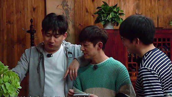 瞎说大实话,黄磊说沈月只有五头身,何炅在一旁强挽尊_黄渤_大华_身高