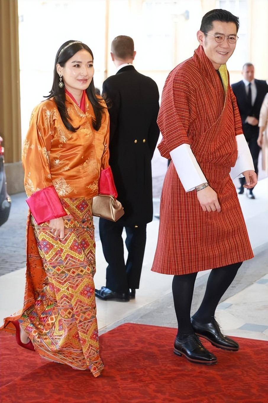 不丹王后秀恩爱了!