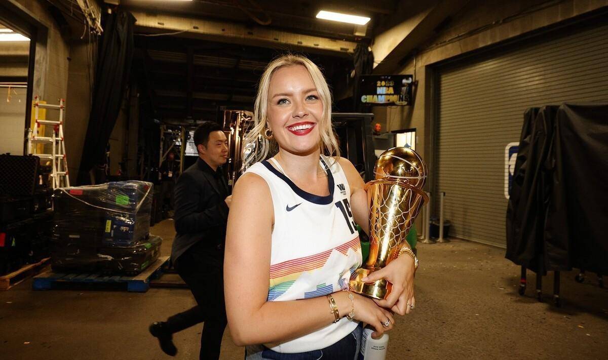 妻子娜塔莉亚不离不弃,打出夺冠封神季_女儿_决赛_掘金