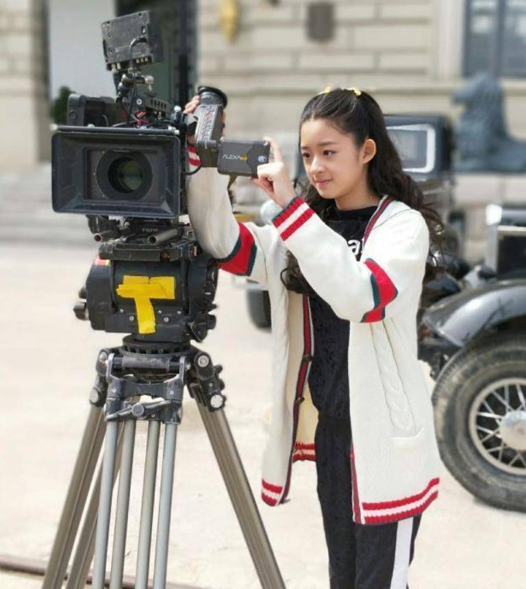 被杨幂力捧,12岁浓妆大波浪,网友:杨幂眼光真毒_黄杨_祝绪丹_迪丽热巴