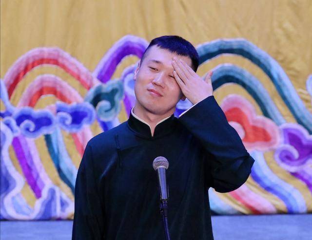 在三庆园演出的相声演员不轮换,是固定的,今年八队队长张云雷去三庆园