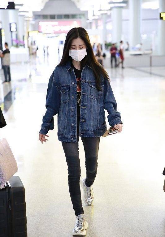 张碧晨的腿真够细的,穿长靴靴口还有"缝",一般人做不到这样_牛仔_时尚